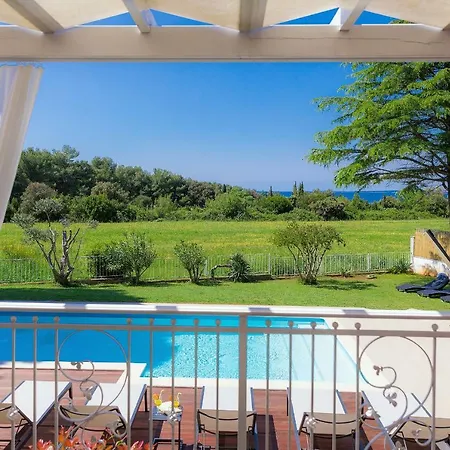 Astinian Puntizela *