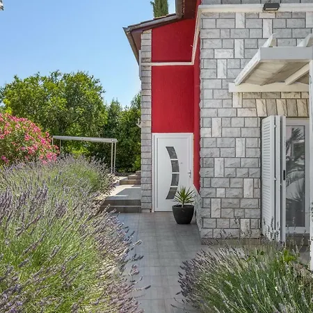 Astinian Puntizela Villa