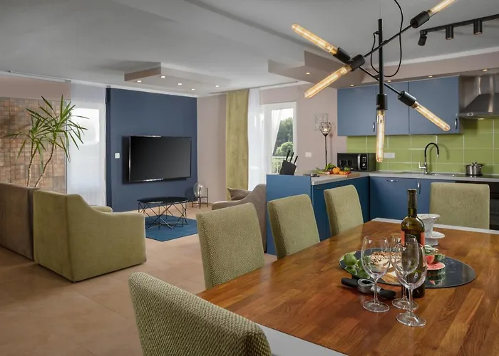 Astinian Puntizela Villa Pola