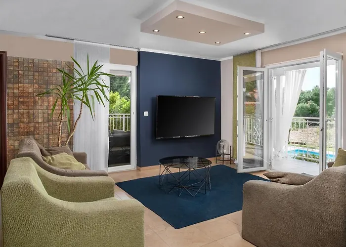 Astinian Puntizela *