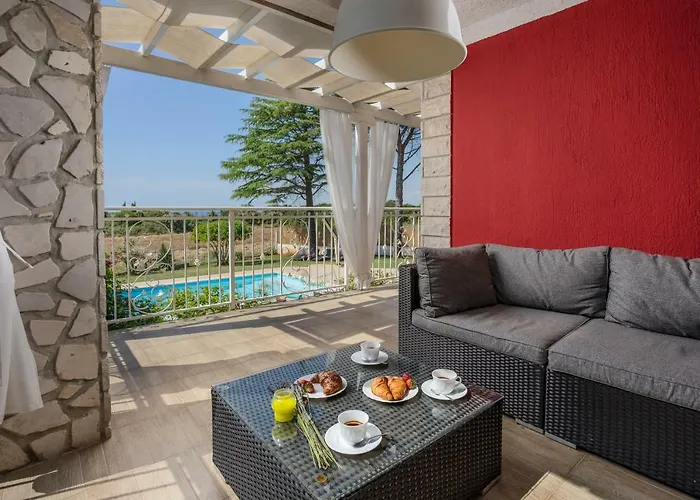 Astinian Puntizela *