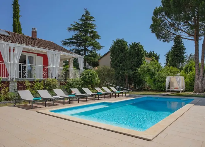 Astinian Puntizela Pula