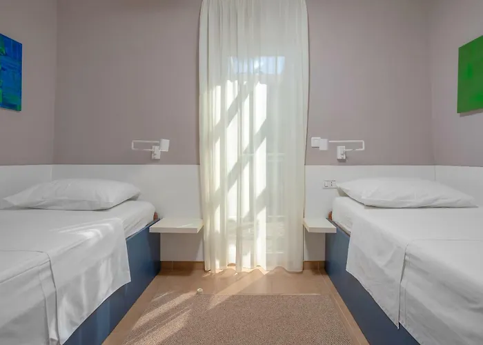 Astinian Puntizela * Pola