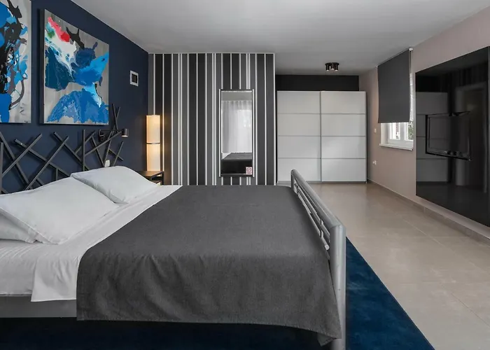 Astinian Puntizela * Pola