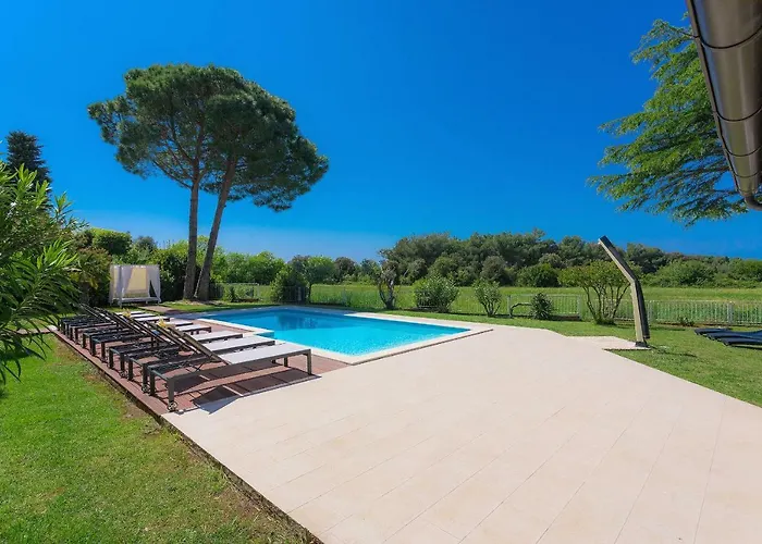 Astinian Puntizela Villa *